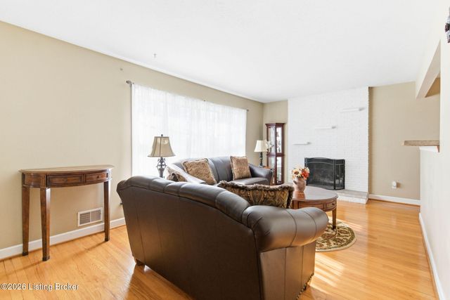 6601 Briscoe Ln, Louisville, KY 40228