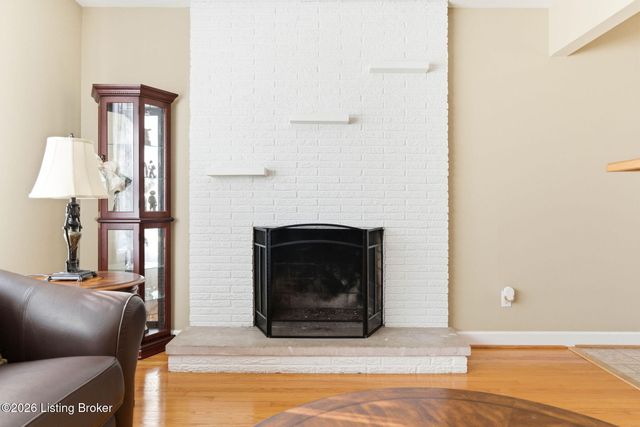 6601 Briscoe Ln, Louisville, KY 40228