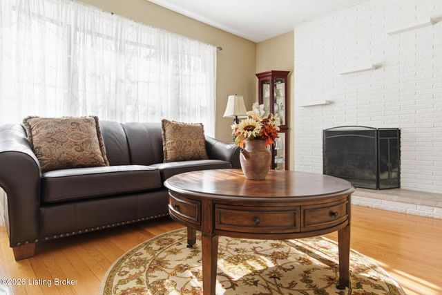 6601 Briscoe Ln, Louisville, KY 40228