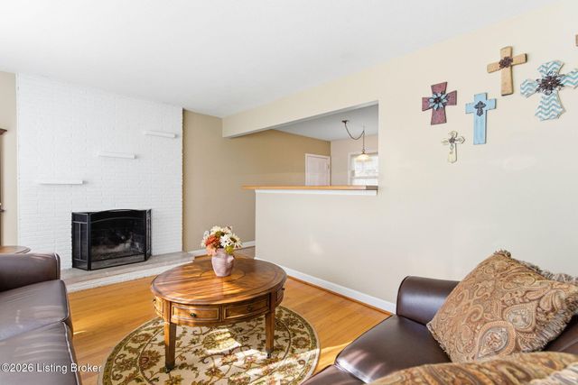 6601 Briscoe Ln, Louisville, KY 40228