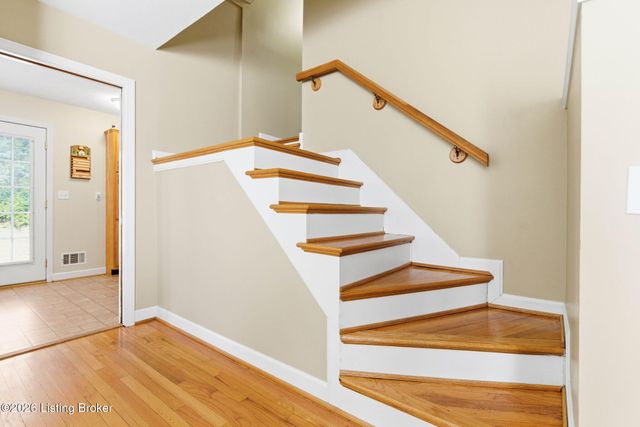 6601 Briscoe Ln, Louisville, KY 40228