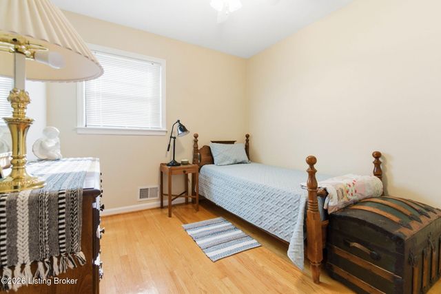 6601 Briscoe Ln, Louisville, KY 40228