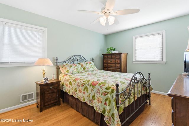 6601 Briscoe Ln, Louisville, KY 40228