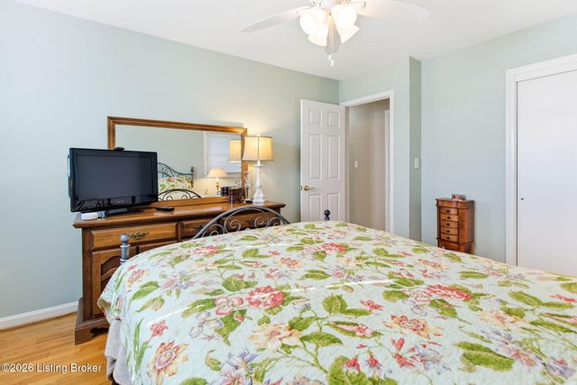 6601 Briscoe Ln, Louisville, KY 40228