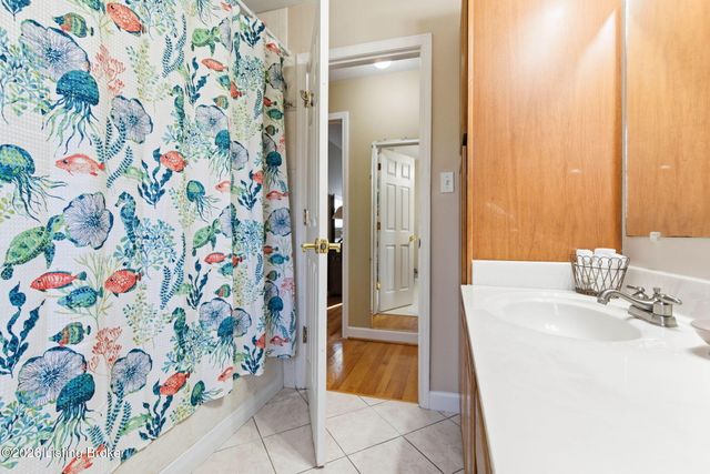 6601 Briscoe Ln, Louisville, KY 40228