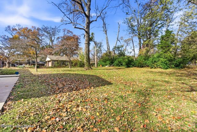 6601 Briscoe Ln, Louisville, KY 40228