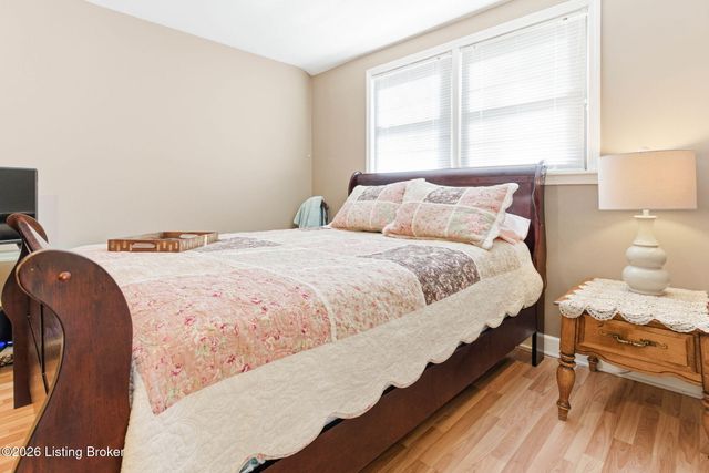 6601 Briscoe Ln, Louisville, KY 40228