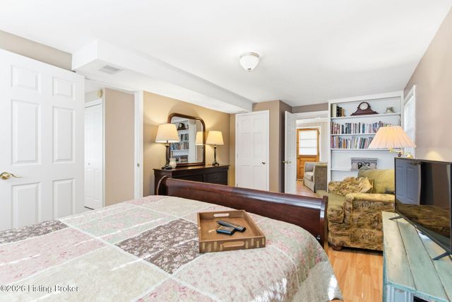 6601 Briscoe Ln, Louisville, KY 40228