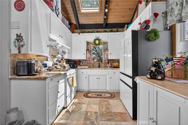 1488 Linnet, Wrightwood, CA 92397