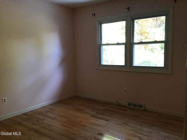 9 Laurel Drive, Colonie, NY 12211