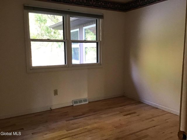 9 Laurel Drive, Colonie, NY 12211