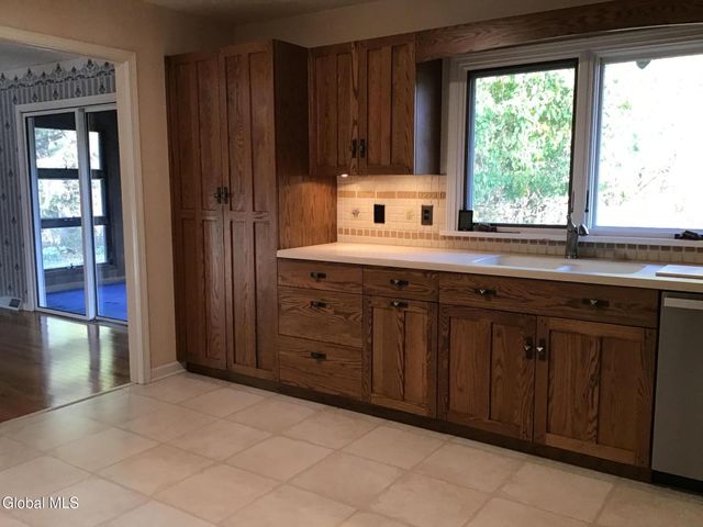 9 Laurel Drive, Colonie, NY 12211