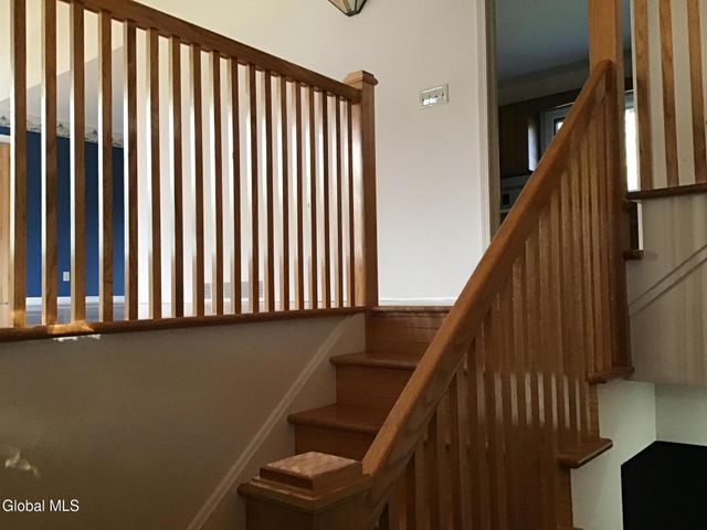 9 Laurel Drive, Colonie, NY 12211