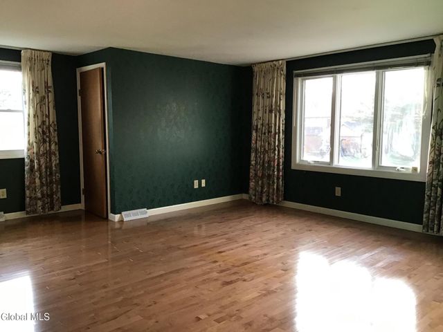 9 Laurel Drive, Colonie, NY 12211