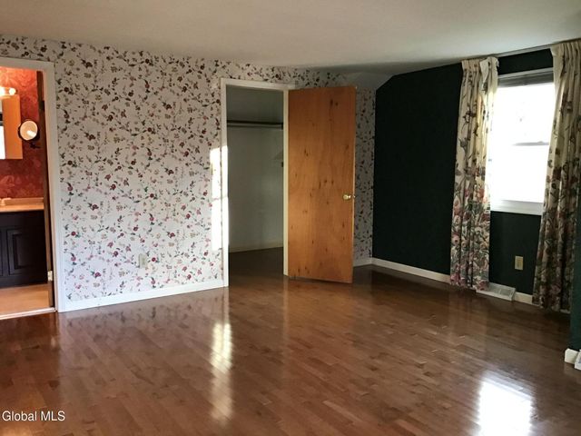 9 Laurel Drive, Colonie, NY 12211