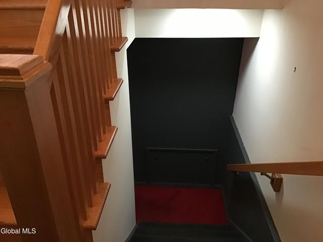 9 Laurel Drive, Colonie, NY 12211