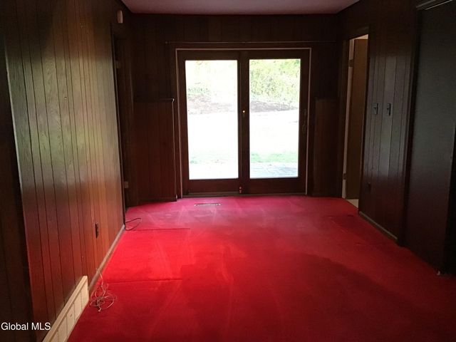 9 Laurel Drive, Colonie, NY 12211