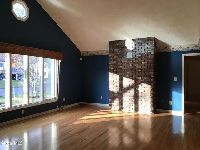 9 Laurel Drive, Colonie, NY 12211