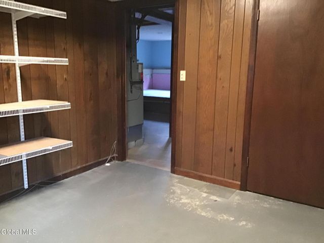 9 Laurel Drive, Colonie, NY 12211