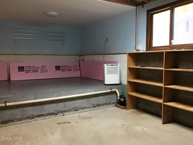 9 Laurel Drive, Colonie, NY 12211