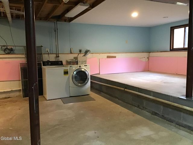 9 Laurel Drive, Colonie, NY 12211