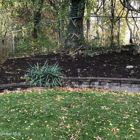 9 Laurel Drive, Colonie, NY 12211