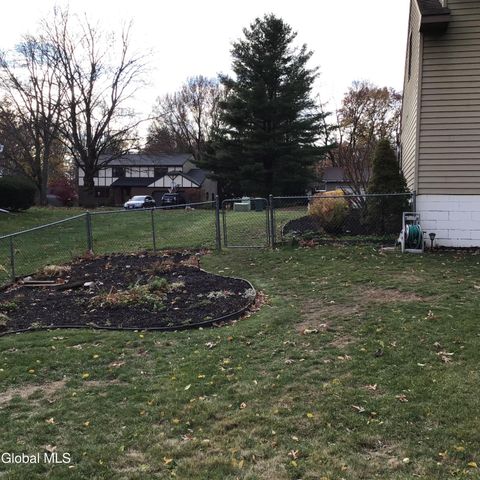 9 Laurel Drive, Colonie, NY 12211