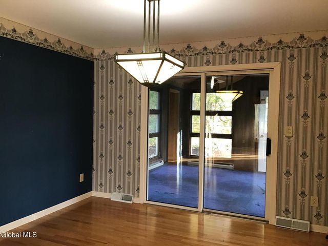 9 Laurel Drive, Colonie, NY 12211