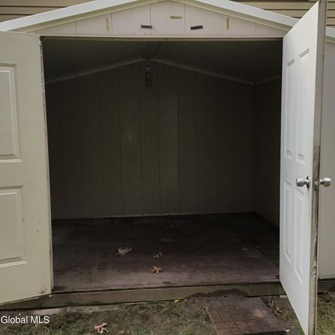 9 Laurel Drive, Colonie, NY 12211