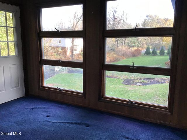 9 Laurel Drive, Colonie, NY 12211