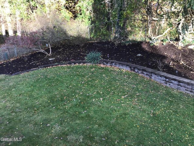 9 Laurel Drive, Colonie, NY 12211