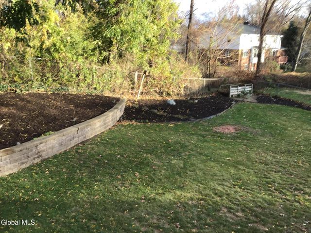 9 Laurel Drive, Colonie, NY 12211