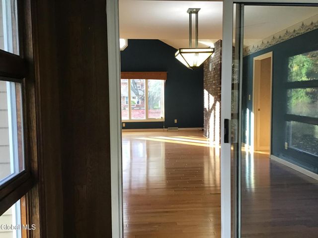 9 Laurel Drive, Colonie, NY 12211