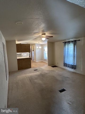 21 S GREEN ACRES CIR, Akron, PA 17501