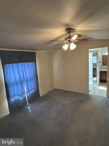 21 S GREEN ACRES CIR, Akron, PA 17501