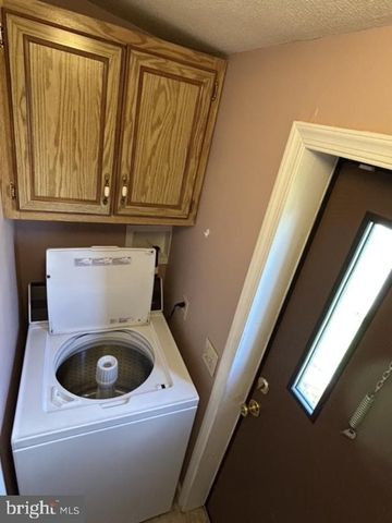 21 S GREEN ACRES CIR, Akron, PA 17501