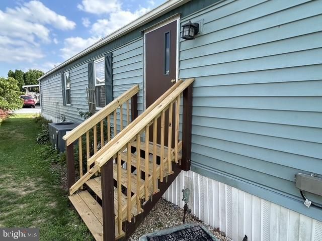 21 S GREEN ACRES CIR, Akron, PA 17501
