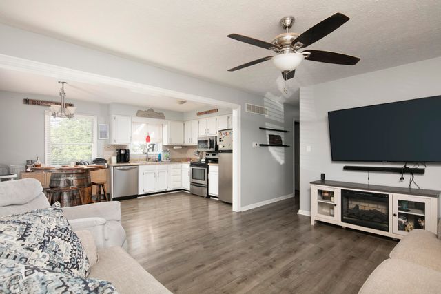 220 Blackhawk Circle, Versailles, KY 40383