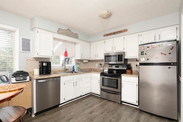 220 Blackhawk Circle, Versailles, KY 40383
