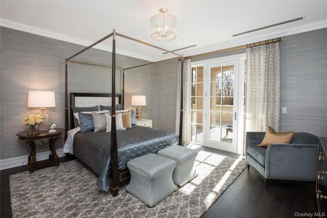 3000 Royal Court 3211, North Hills, NY 11040