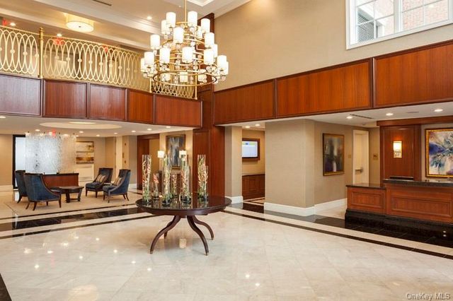 3000 Royal Court 3211, North Hills, NY 11040