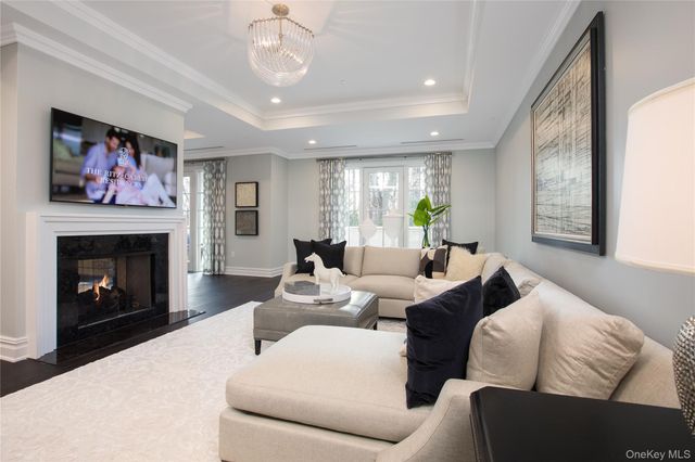 3000 Royal Court 3211, North Hills, NY 11040