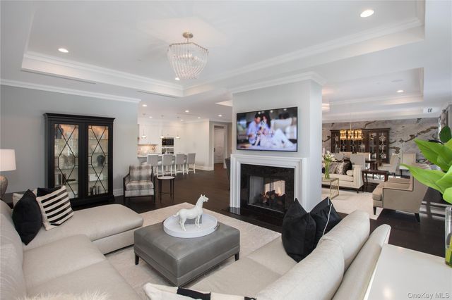 3000 Royal Court 3211, North Hills, NY 11040