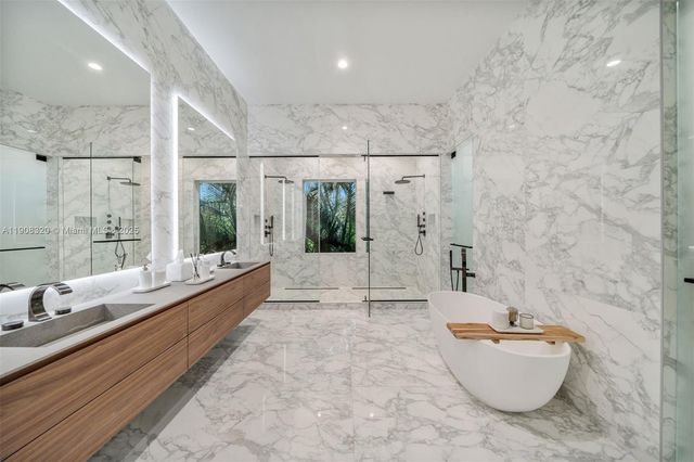 8900 SW 62nd Ct, Pinecrest, FL 33156