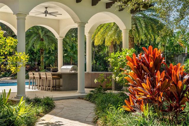 8900 SW 62nd Ct, Pinecrest, FL 33156