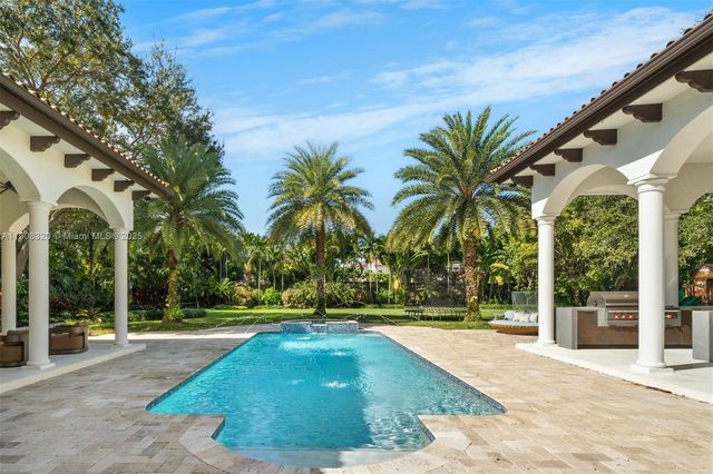 8900 SW 62nd Ct, Pinecrest, FL 33156