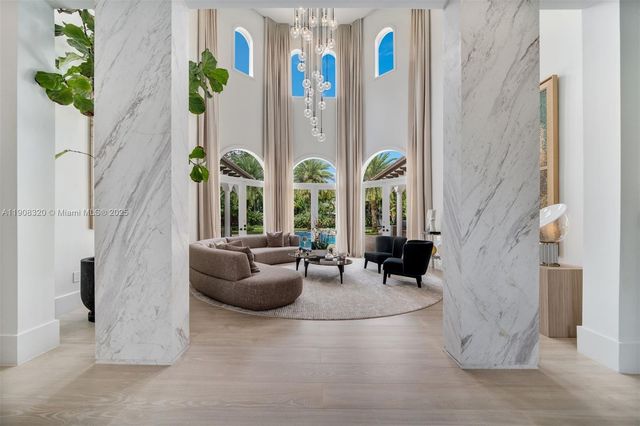 8900 SW 62nd Ct, Pinecrest, FL 33156