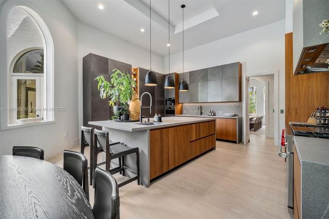 8900 SW 62nd Ct, Pinecrest, FL 33156