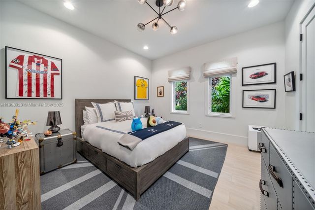 8900 SW 62nd Ct, Pinecrest, FL 33156