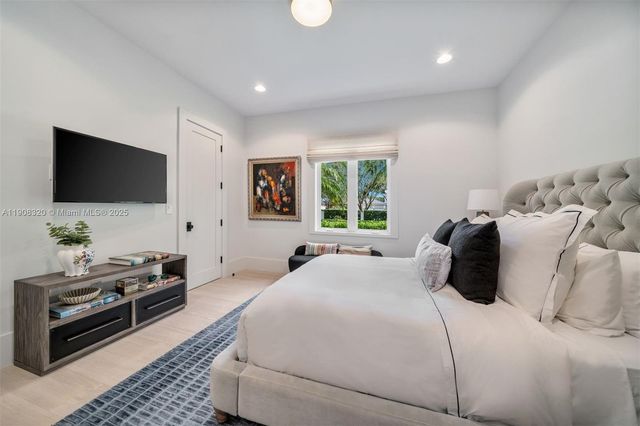 8900 SW 62nd Ct, Pinecrest, FL 33156